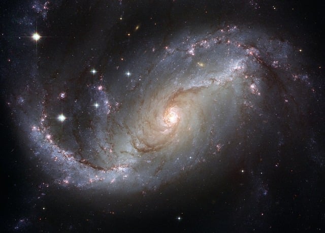 Hubble टेलीस्कोप ने UGC 5460 गैलेक्सी में खोजी रहस्यमयी Spiral Arms और सुपरनोवा 'Imposter'!